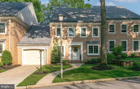 63 Foxwood Dr, Moorestown, NJ 08057