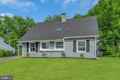 28 Melrose Ln, Willingboro, NJ 08046