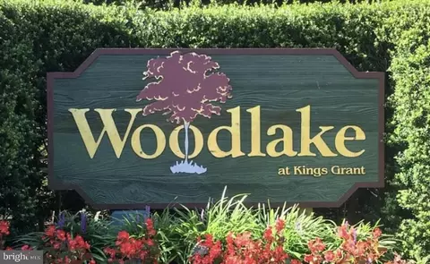 335 Woodlake Dr, Marlton, NJ 08053