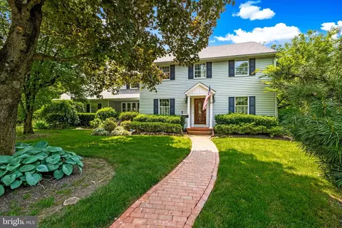 748 Stonehouse Rd, Moorestown, NJ 08057
