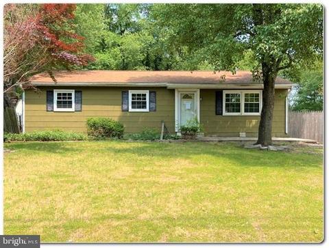 9 W Shore Dr, Southampton, NJ 08088