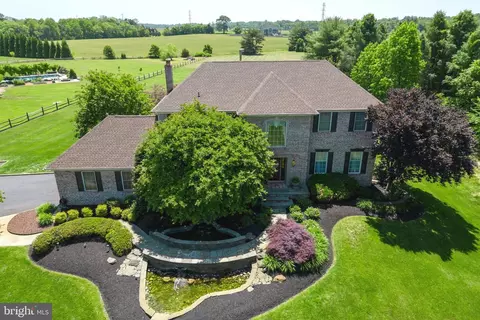 8 Norway Dr, Lumberton, NJ 08048