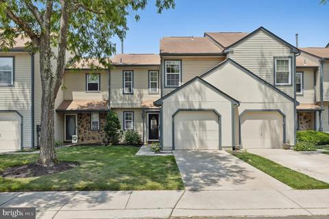 391 Inverness Ct, Mount Laurel, NJ 08054