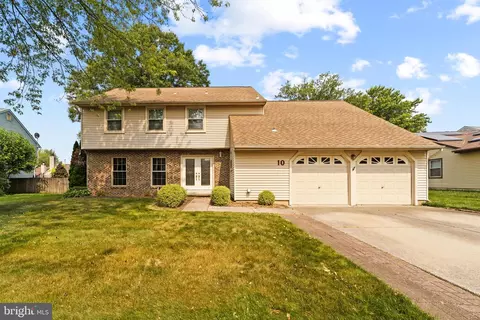 10 W Oleander Dr, Mount Laurel, NJ 08054