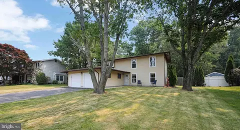 5 Gloucester Ct, Eastampton, NJ 08060