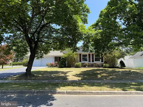 60 Glover Ln, Willingboro, NJ 08046