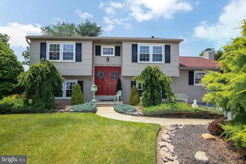 12 Cynwyd Dr, Burlington, NJ 08016