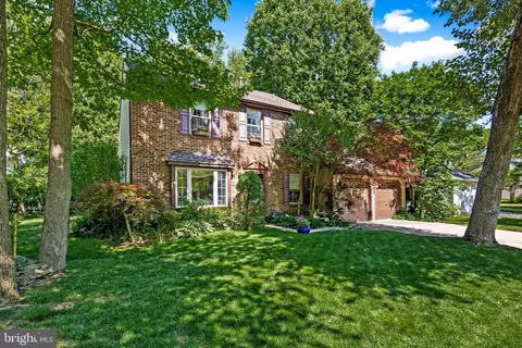33 Sheffield Ln, Mount Laurel, NJ 08054