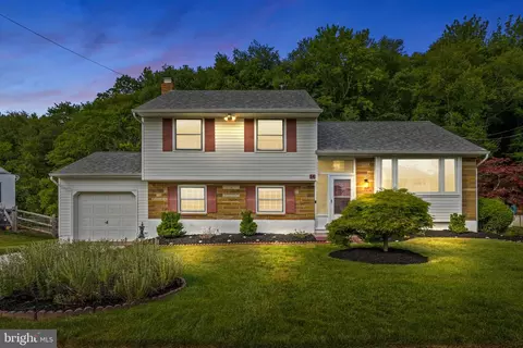 14 Brook Run Dr, Mount Holly, NJ 08060