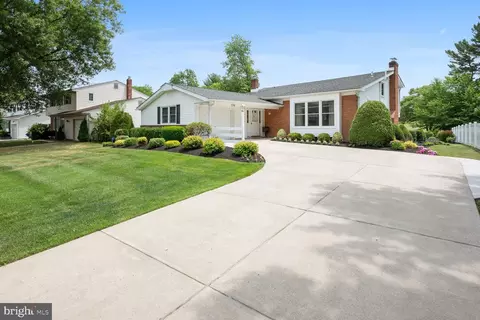 135 Ramblewood Pkwy, Mount Laurel, NJ 08054