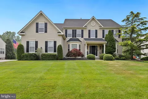 9 Lenape Ct, Mount Laurel, NJ 08054