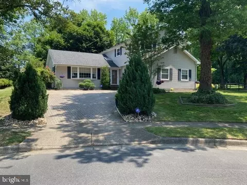 526 Charleston Ct, Mount Laurel, NJ 08054