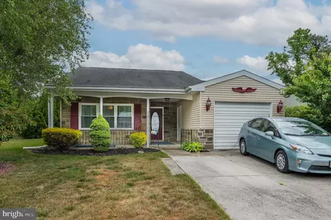 72 Sheffield Pl, Southampton, NJ 08088