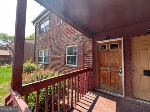 211 Garnet Dr, Burlington, NJ 08016