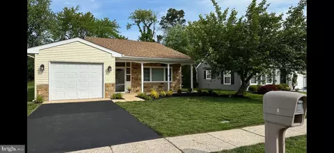 8 Sherwood Pl, Southampton, NJ 08088