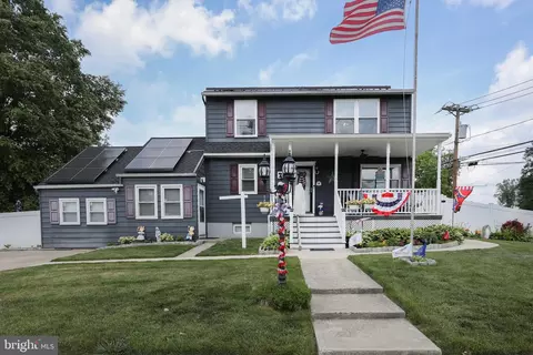 7 W Gradwell Ave, Maple Shade, NJ 08052