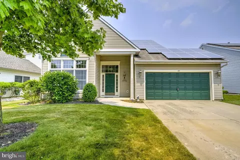 83 Wagon Wheel Ln, Columbus, NJ 08022