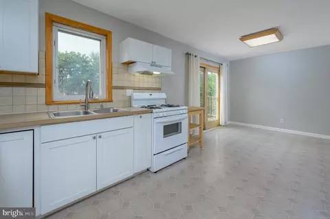 314 Mecray Ln, Maple Shade, NJ 08052 photo 9