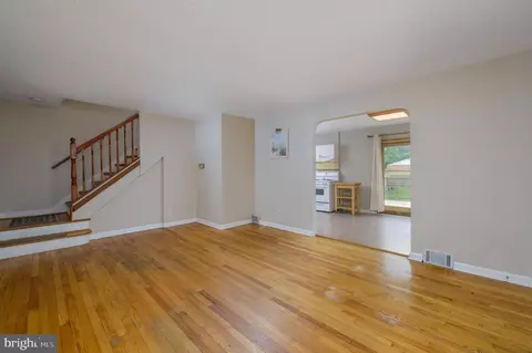 314 Mecray Ln, Maple Shade, NJ 08052 photo 3