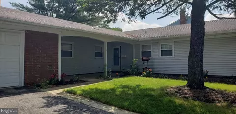 21 Crescent Rd, Willingboro, NJ 08046