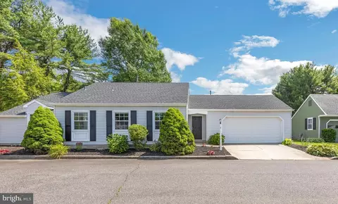 7 Woodmont Ct, Medford, NJ 08055
