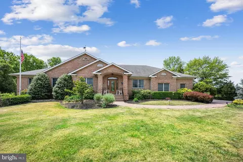 16 Marriott Dr, Lumberton, NJ 08048