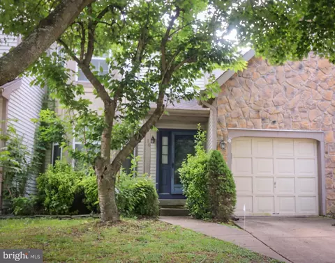 16 Langcliffe Ct, Mount Laurel, NJ 08054