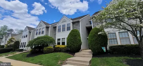 31 Chelmsford Ct, Marlton, NJ 08053