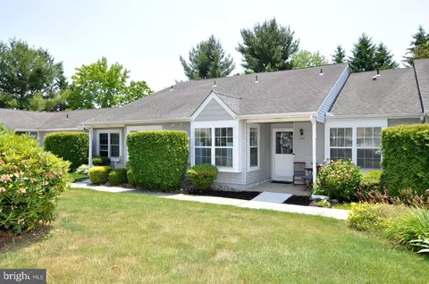 338 Thornwood Dr, Mount Laurel, NJ 08054