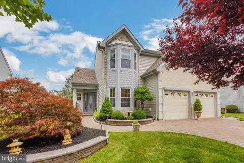 10 Moorfield Ct, Mount Laurel, NJ 08054