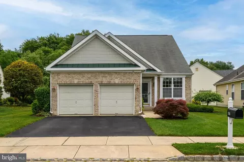 104 Glengarry Ln, Hainesport, NJ 08036