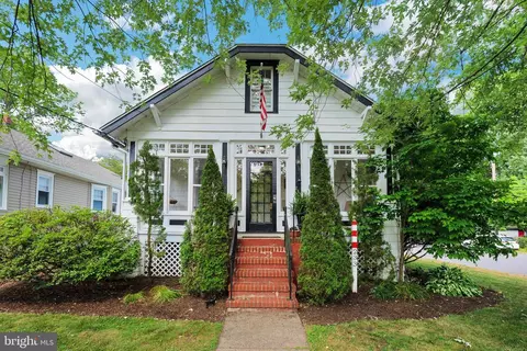 233 S Washington Ave, Moorestown, NJ 08057