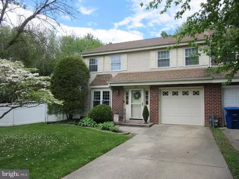 225 Burnam Wood Dr, Mount Laurel, NJ 08054