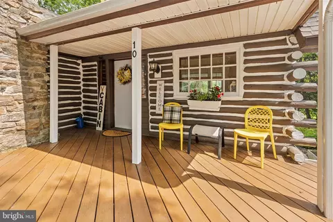 10 Lake Dr, Mount Laurel, NJ 08054