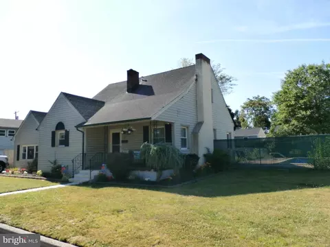 6 W 6th St, Burlington, NJ 08016