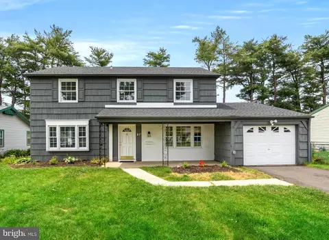 87 Shawmont Ln, Willingboro, NJ 08046