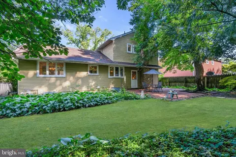 657 Cornwallis Dr, Mount Laurel, NJ 08054