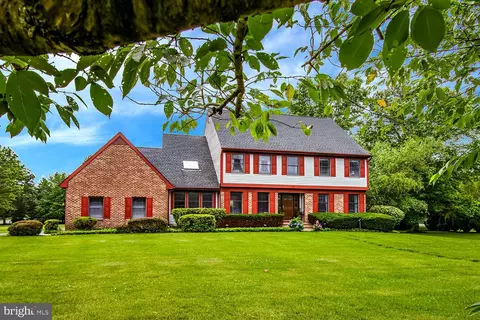 6 Hunters Ln, Southampton, NJ 08088