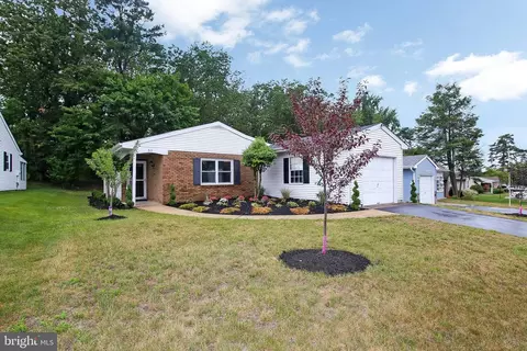 51 Huntington Dr, Southampton, NJ 08088