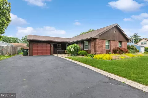 24 Spiralwood Ln, Willingboro, NJ 08046
