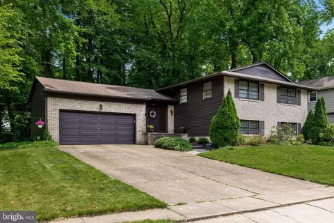 295 Saint David Ct, Mount Laurel, NJ 08054