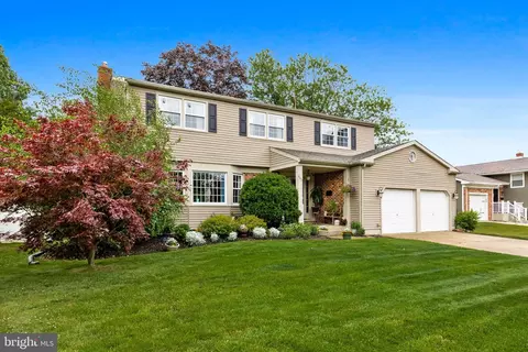 803 Charleston Rd, Mount Laurel, NJ 08054