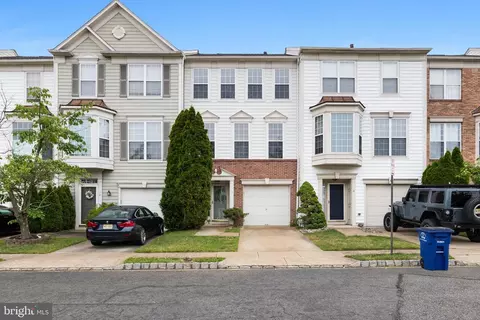 8 Snowberry Ln, Delran, NJ 08075