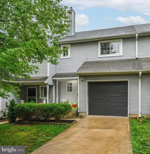 43 Regency Dr, Mount Holly, NJ 08060