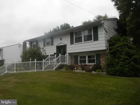 38 Walnut Dr, Burlington, NJ 08016
