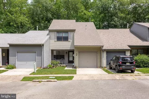 2 Crestwick Ct, Medford, NJ 08055
