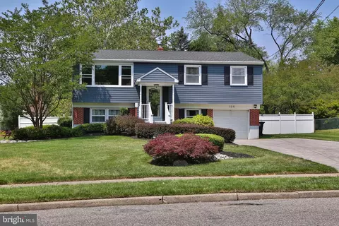 105 Woodview Ln, Cinnaminson, NJ 08077
