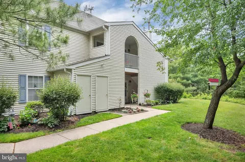 204 Arrowwood Ct #B, Mount Laurel, NJ 08054