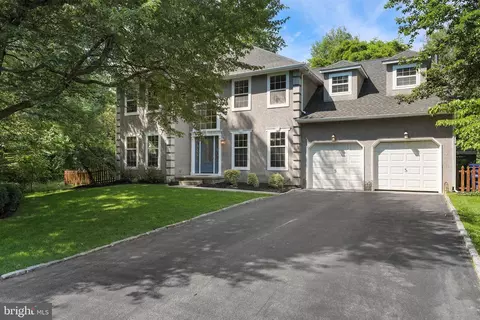 8 Victoria Ct, Medford, NJ 08055
