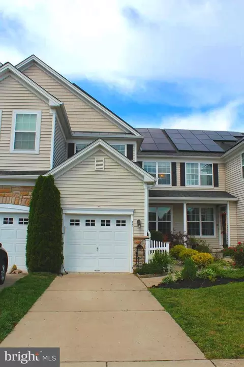 47 Overlook Dr, Mount Laurel, NJ 08054